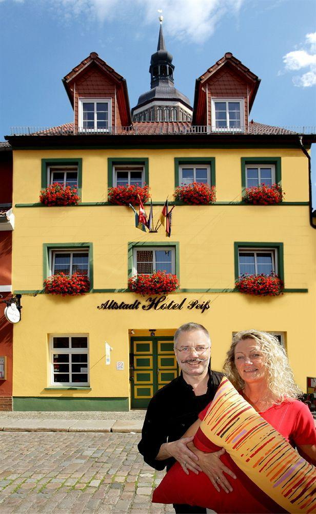 Altstadt Hotel Peiss Штральзунд Экстерьер фото